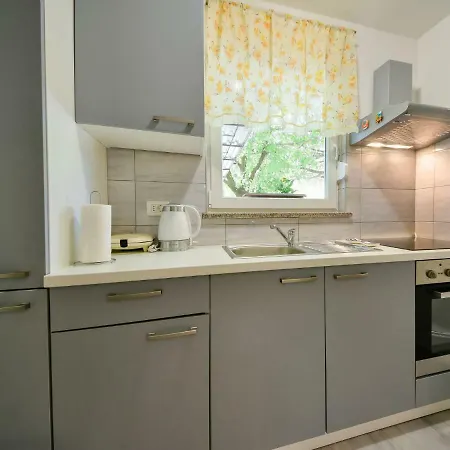 Sandra By Interhome * מטולי