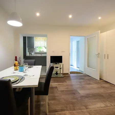 Sandra By Interhome מטולי