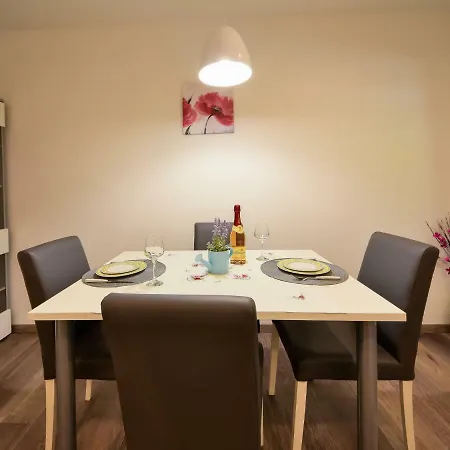 Appartamento Sandra By Interhome